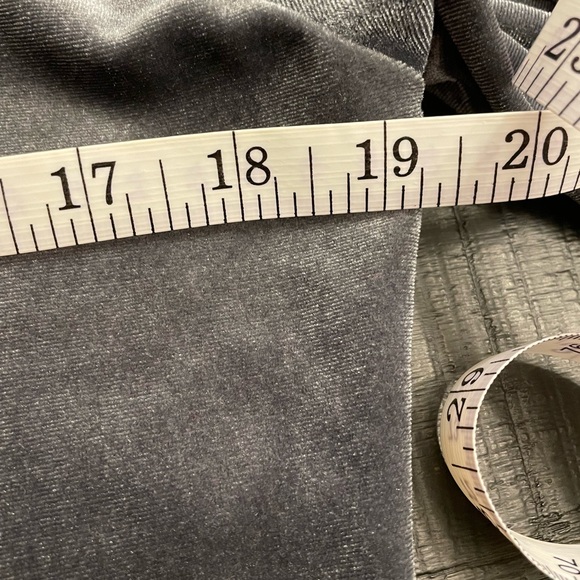 2 Piece Gray Velour Top & Pants Outfit, Size CL, No other label included see pic - Picture 8 of 14